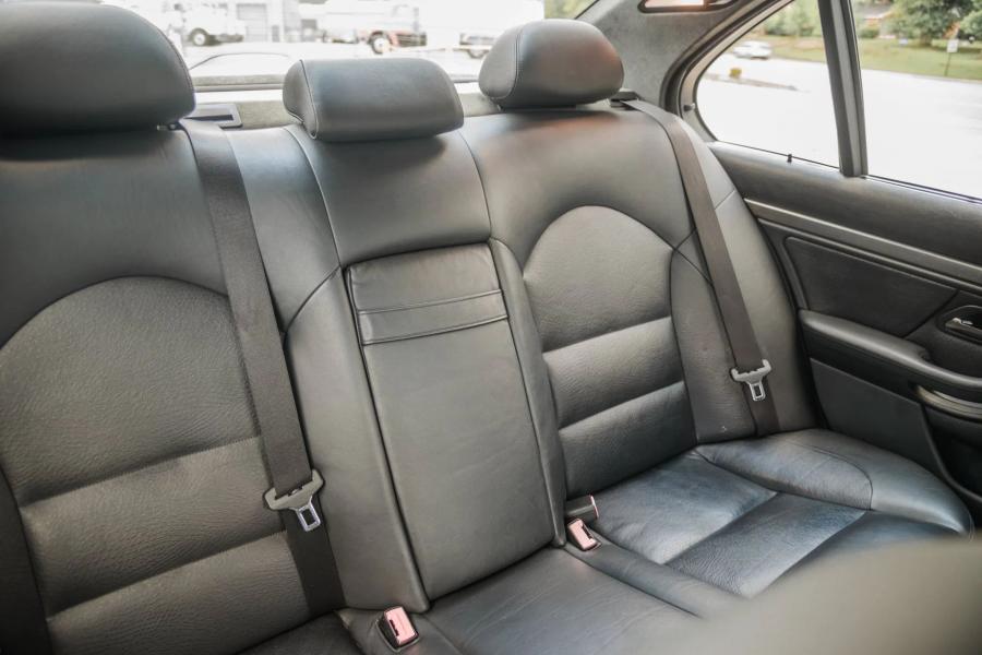 Интерьер BMW M5 (E39) 2003 года  (фото 49 из 148)